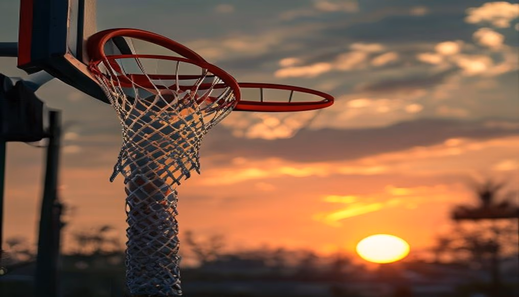 Basketball hoop sunset em estilo editorial