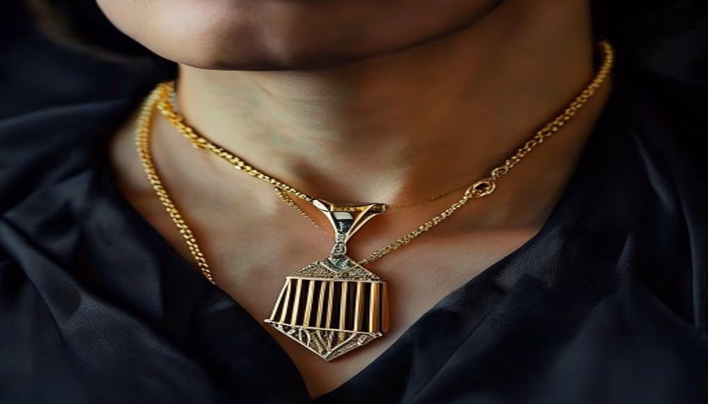 Boucheron quatre necklace clou de paris em fotografia editorial de luxo