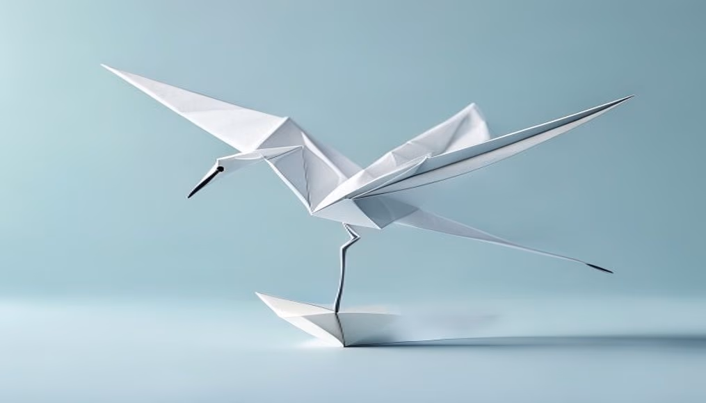 Origami crane delicate em estilo editorial